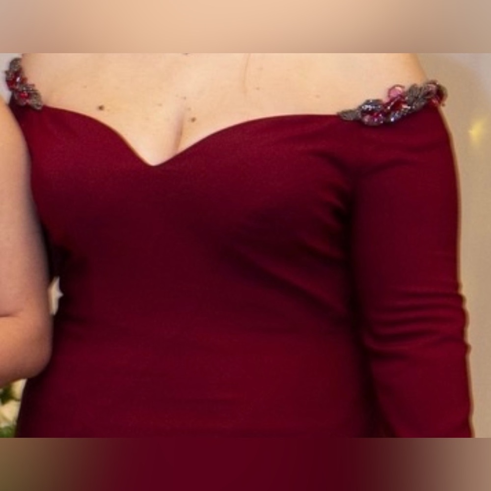Terani off the shoulder burgundy dress - Picture 10 of 10